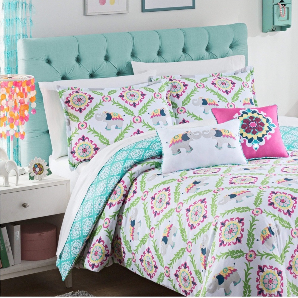 Waverly kids reversible bedspread and sham